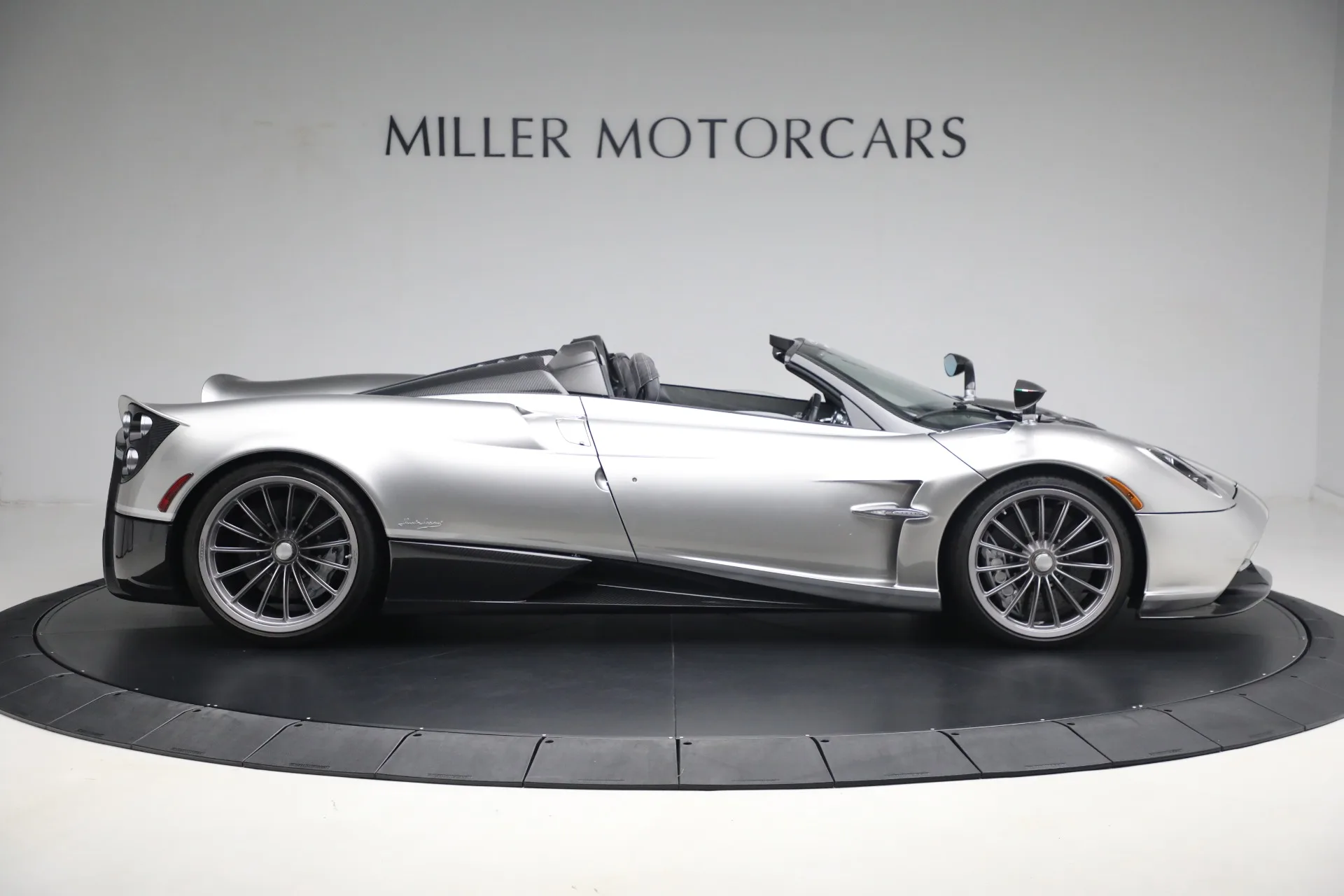 2017 Pagani Huayra Roadster, 4/27