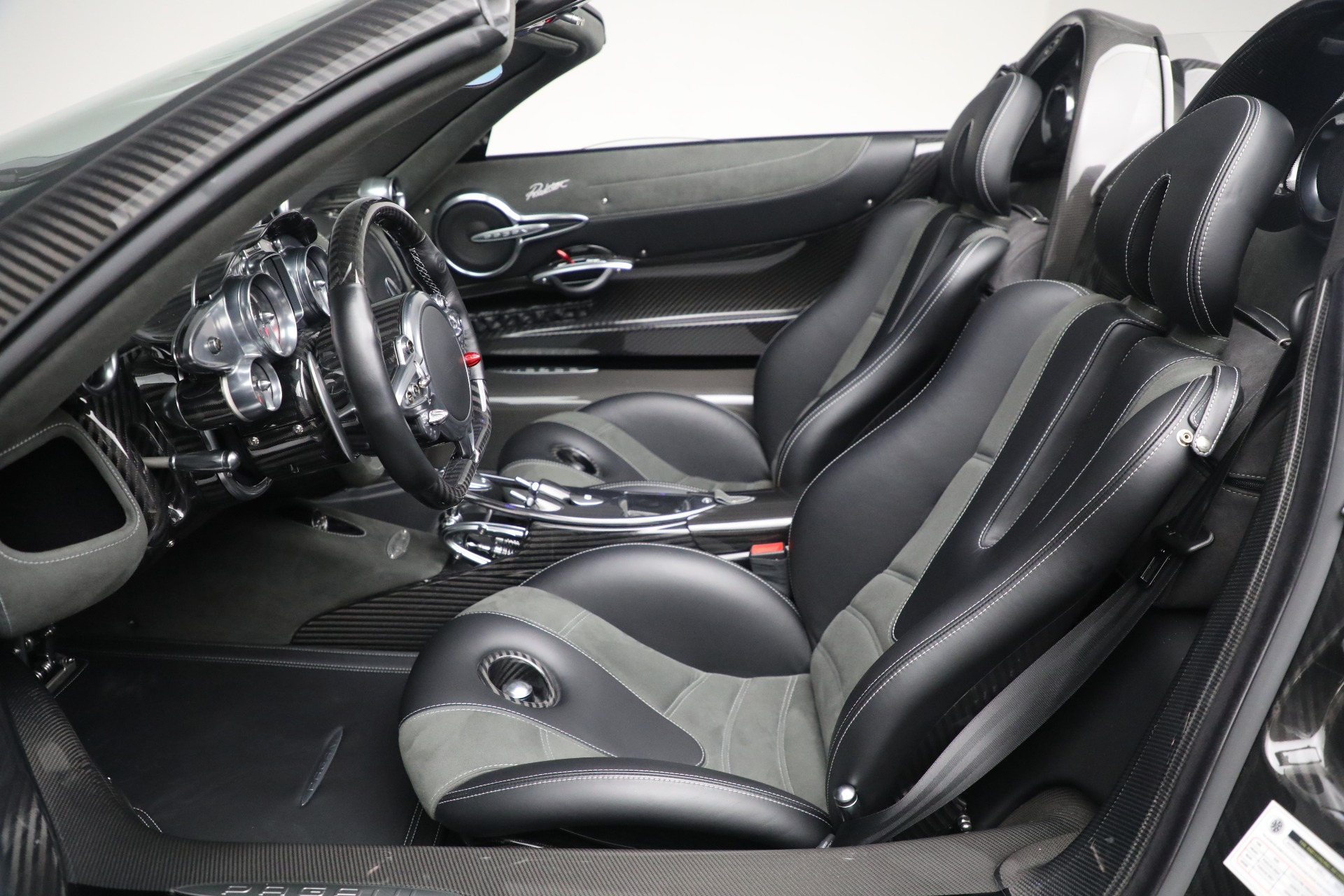 2017 Pagani Huayra Roadster, 9/27