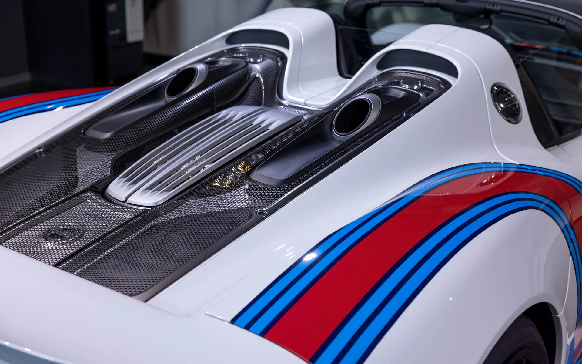 2015 Porsche 918 Spyder Weissach Package Martini Edition, detail
