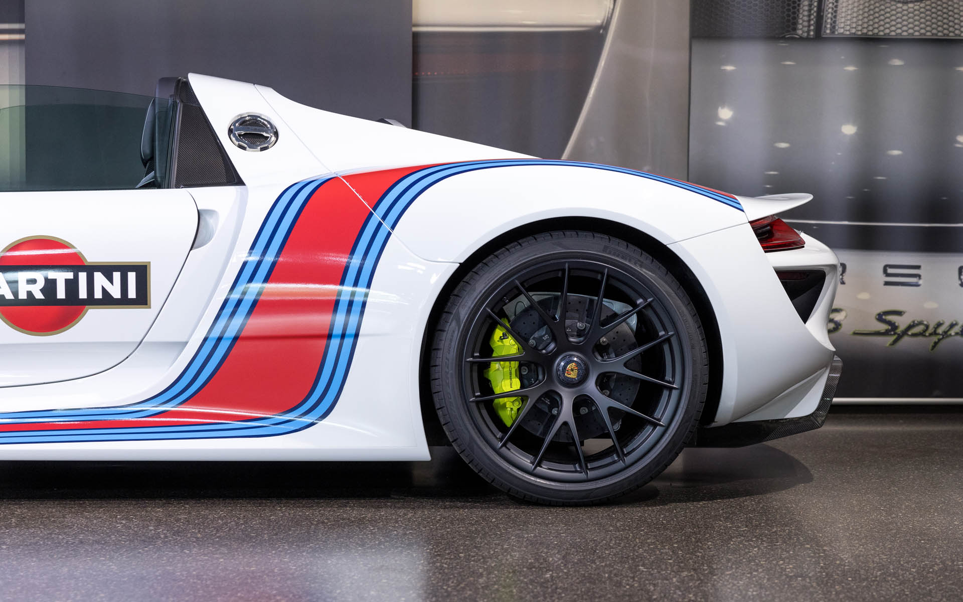 2015 Porsche 918 Spyder Weissach Package Martini Edition, 13/20
