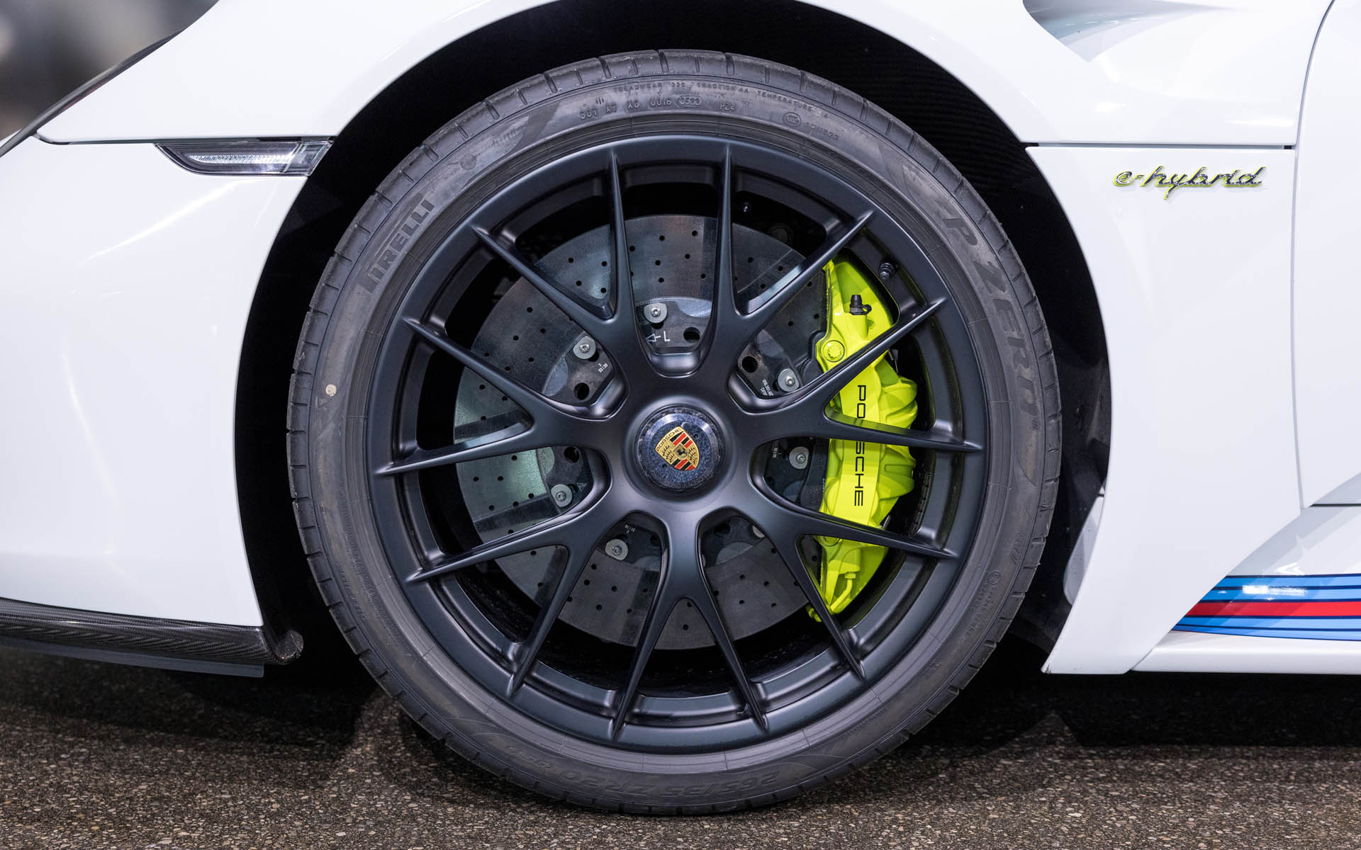 2015 Porsche 918 Spyder Weissach Package Martini Edition, 14/20