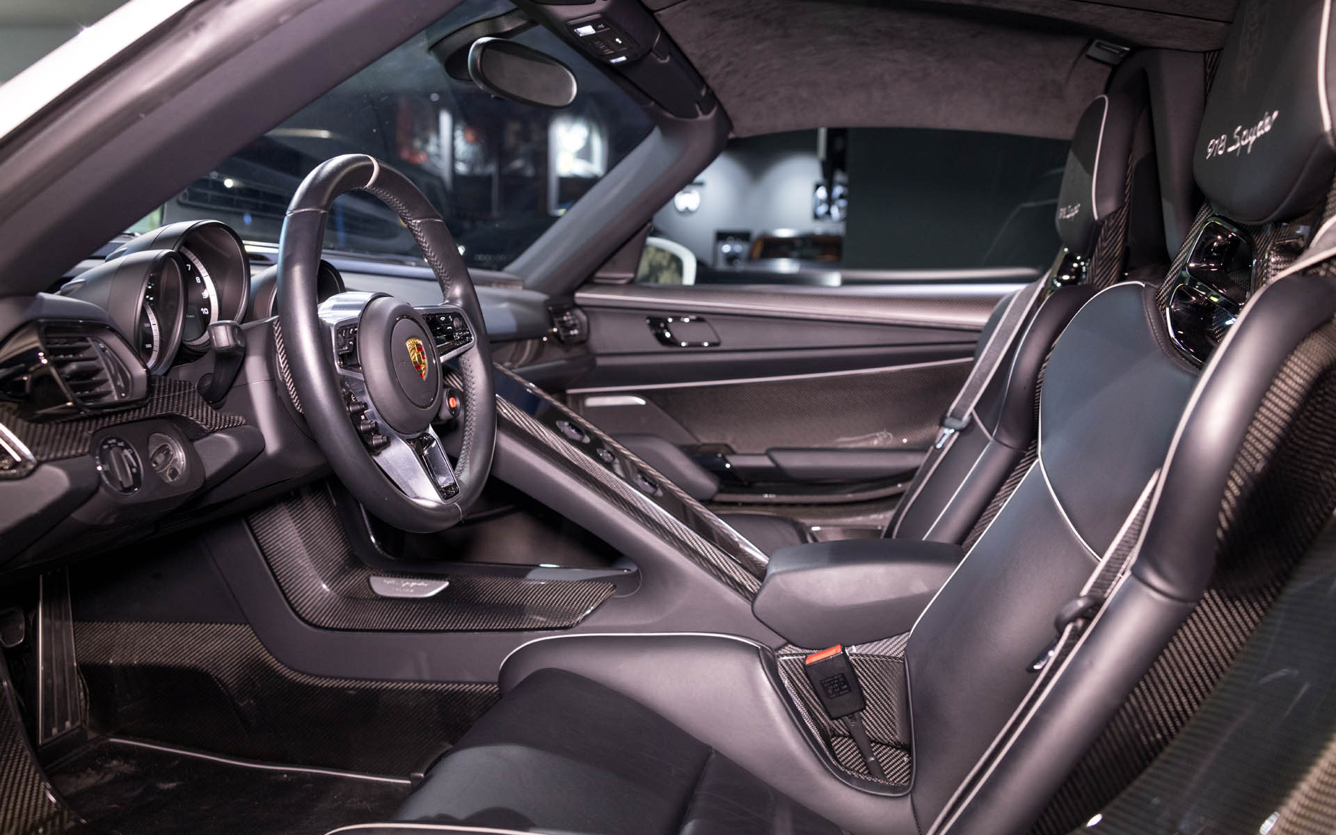 2015 Porsche 918 Spyder Weissach Package Martini Edition, 15/20