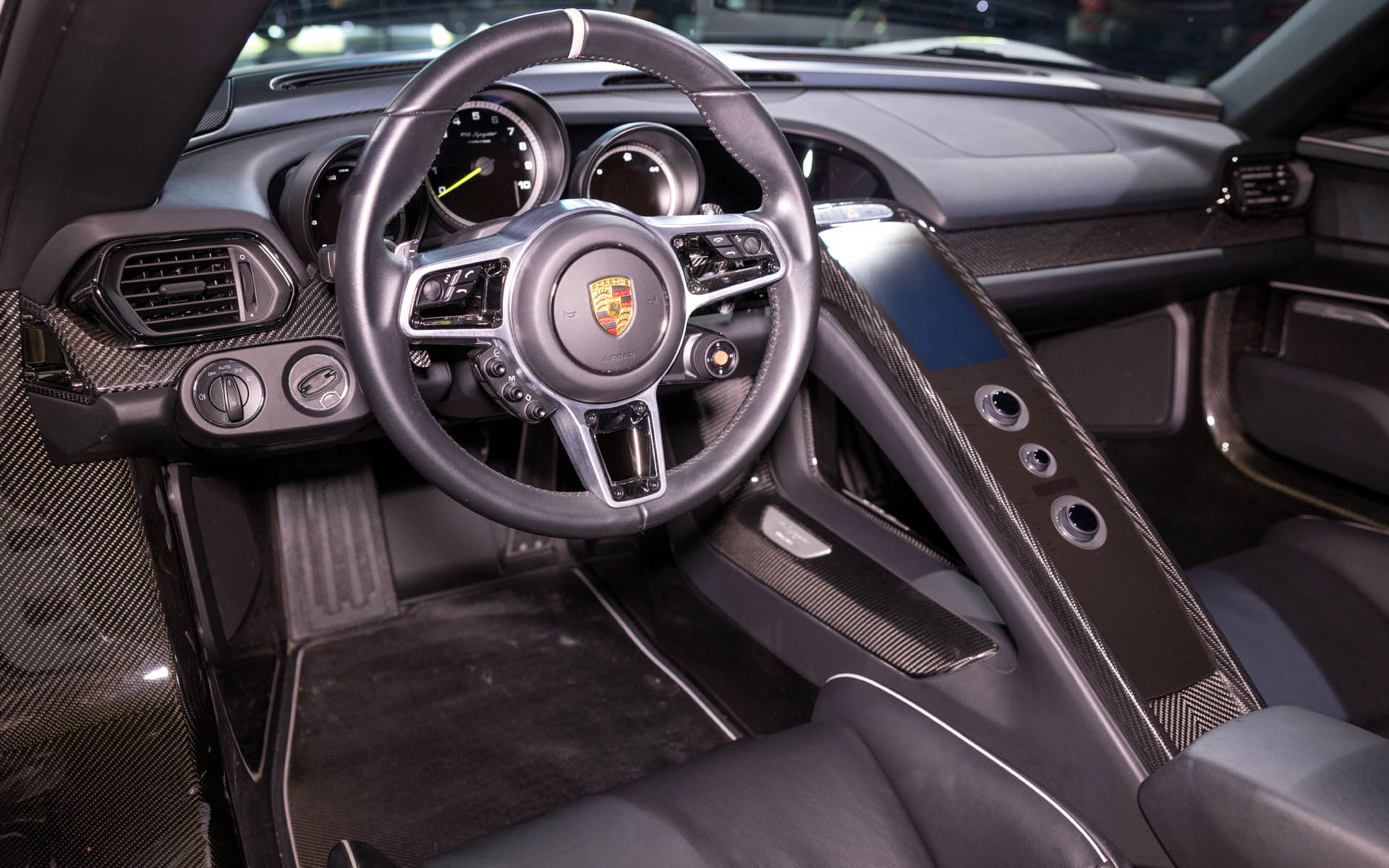 2015 Porsche 918 Spyder Weissach Package Martini Edition, 16/20