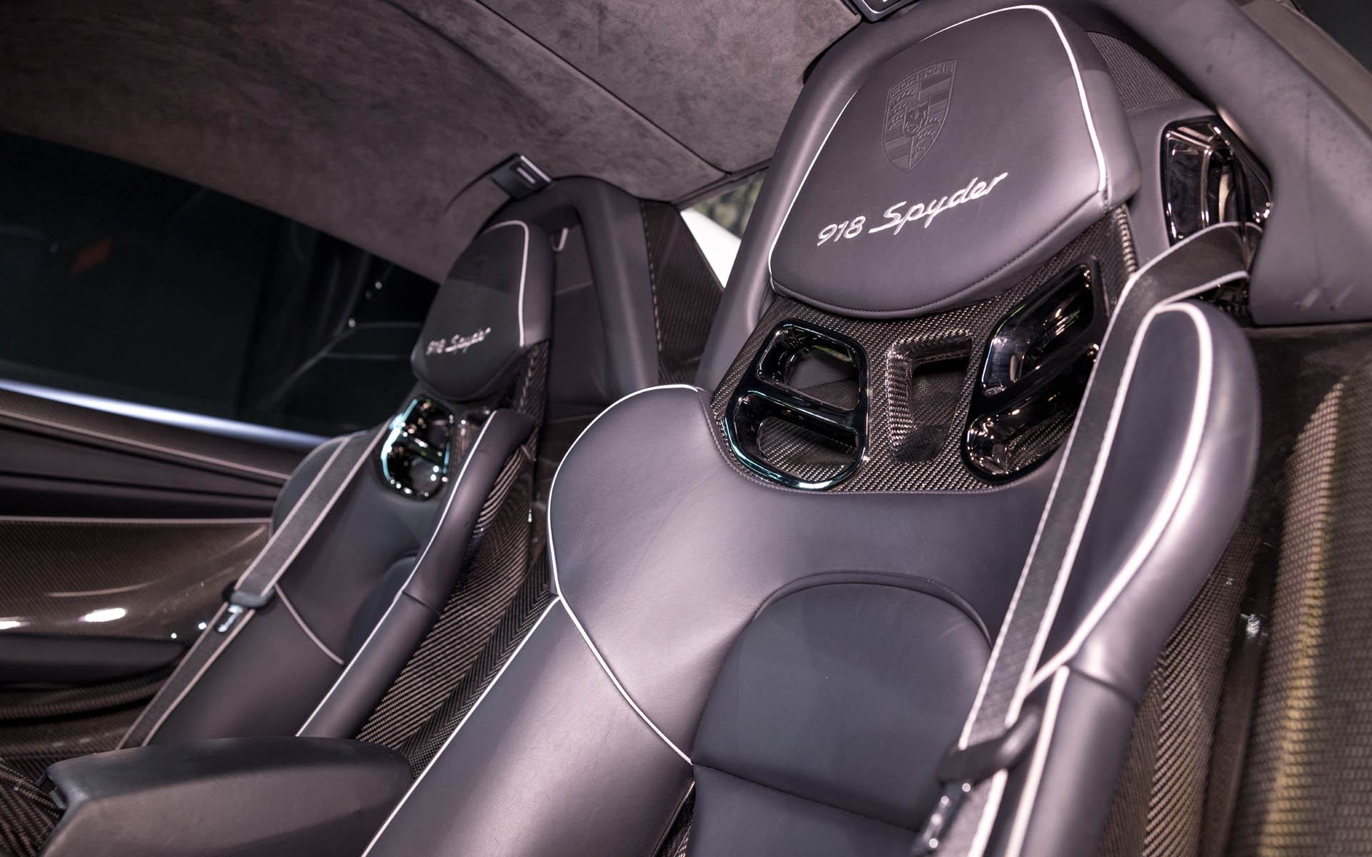 2015 Porsche 918 Spyder Weissach Package Martini Edition, 17/20