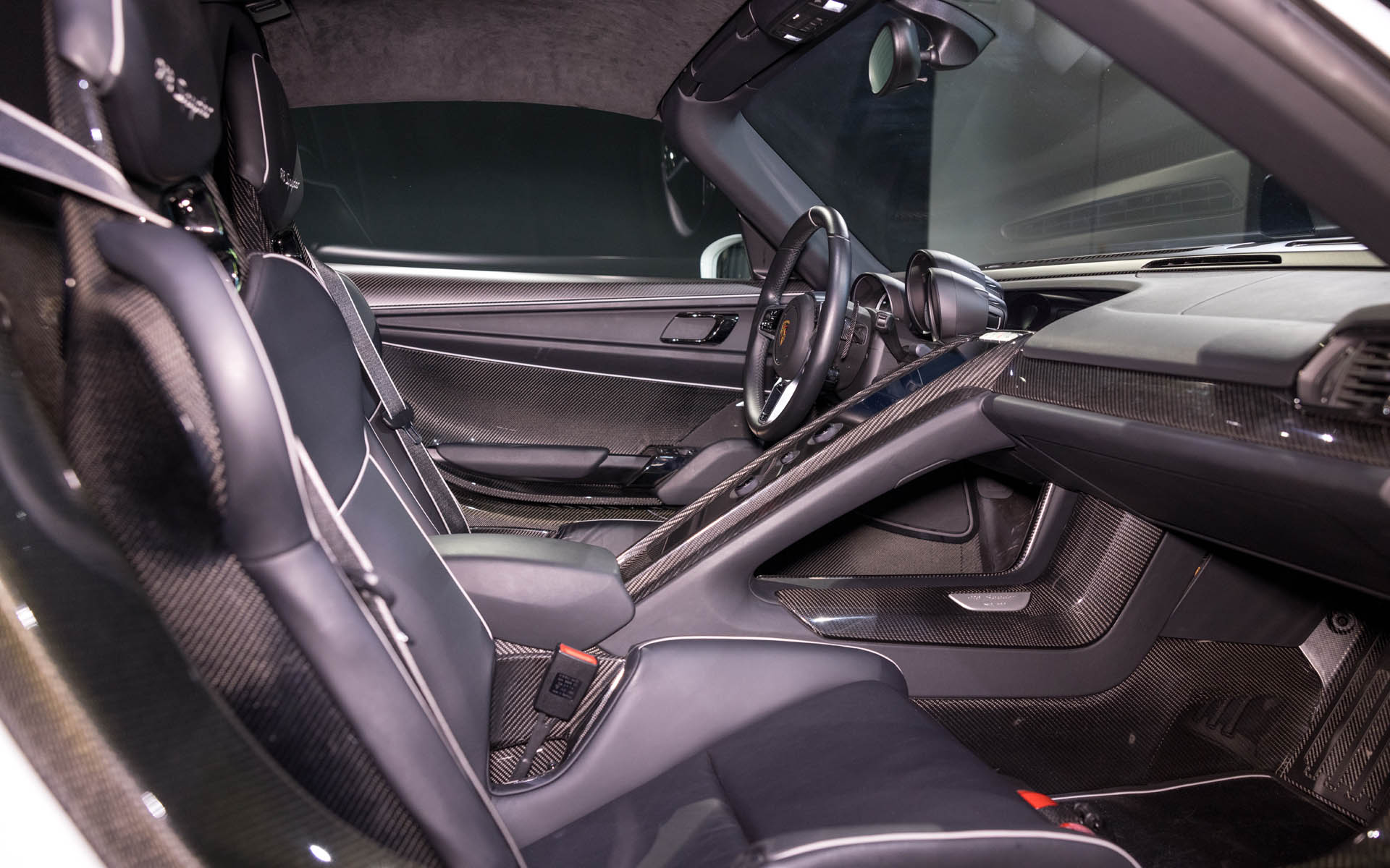 2015 Porsche 918 Spyder Weissach Package Martini Edition, 18/20