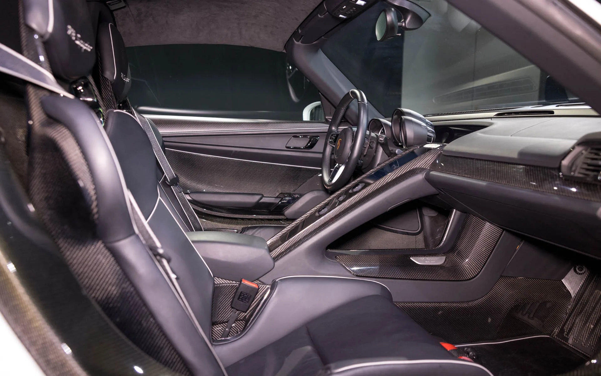 2015 Porsche 918 Spyder Weissach Package Martini Edition interior