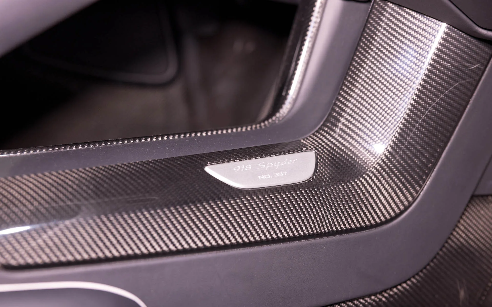 2015 Porsche 918 Spyder Weissach Package Martini Edition, detail