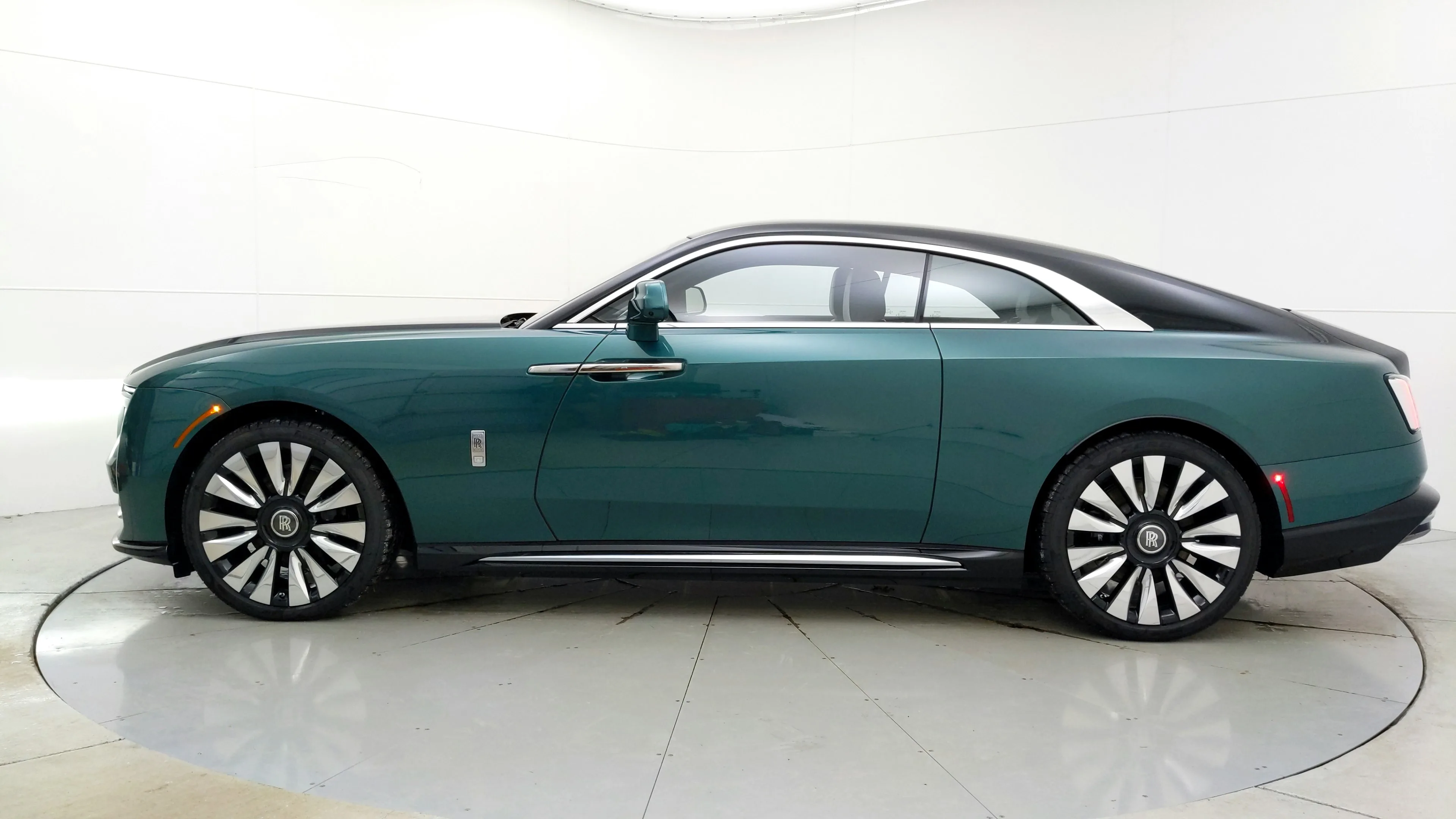 2024 Rolls-Royce Spectre, side profile