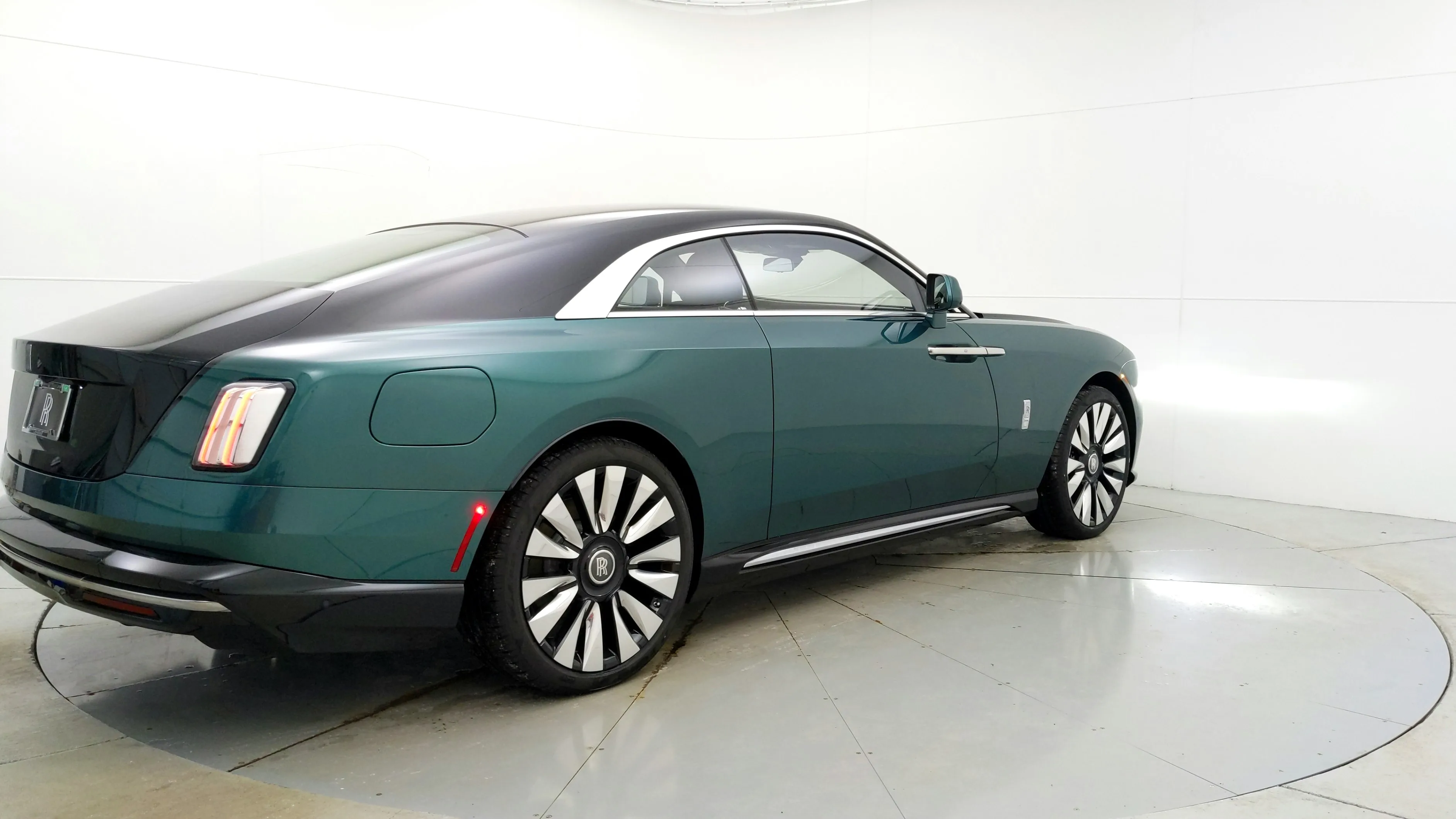 2024 Rolls-Royce Spectre, side profile