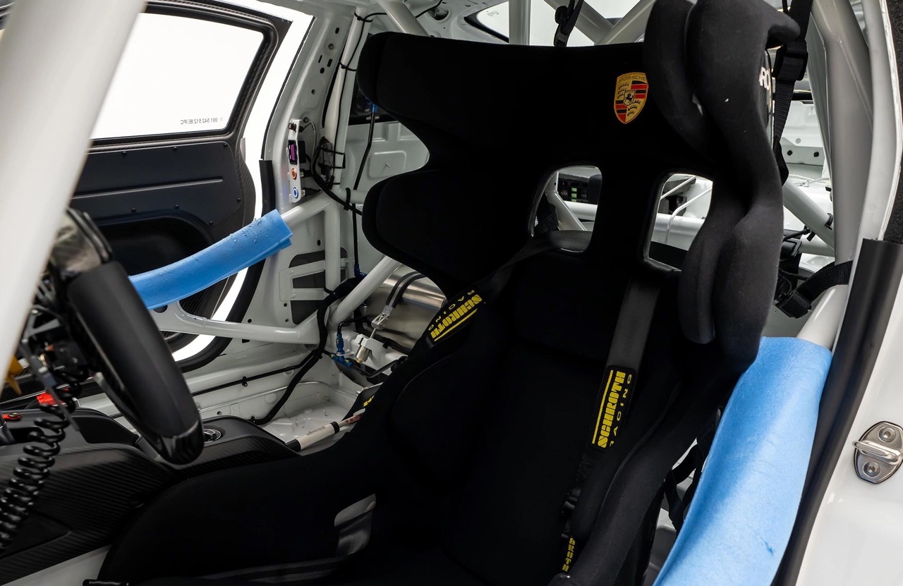 2021 Porsche 911 GT2 RS Clubsport, 8/14