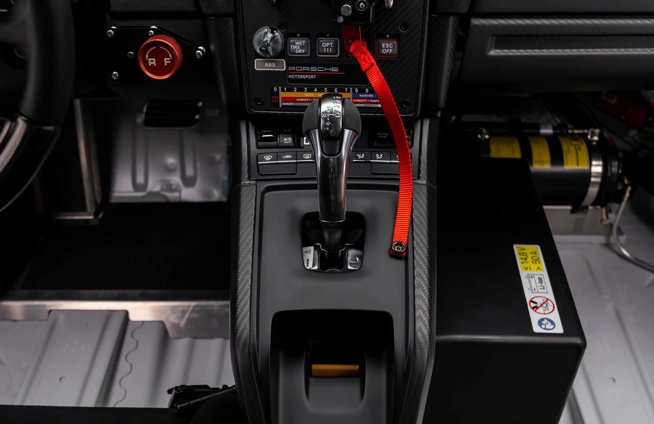 2021 Porsche 911 GT2 RS Clubsport, 10/14