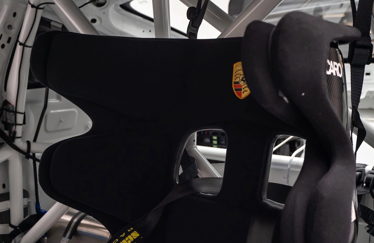2021 Porsche 911 GT2 RS Clubsport, 12/14