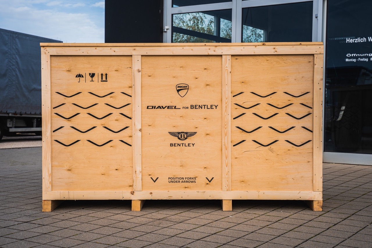 2024 Diavel for Bentley, 17/19