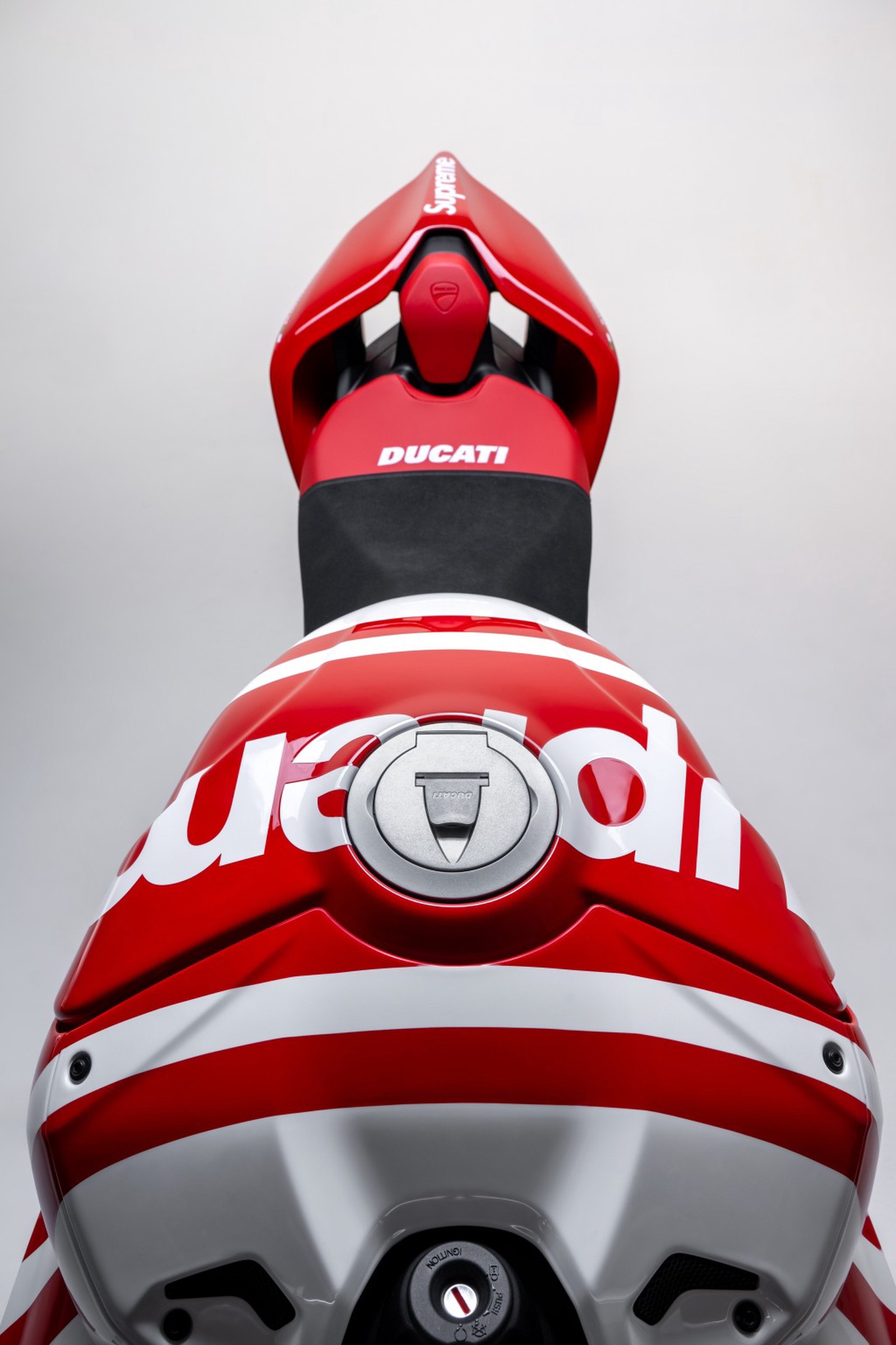 2024 Ducati Streetfighter V4 S Supreme, 16/18