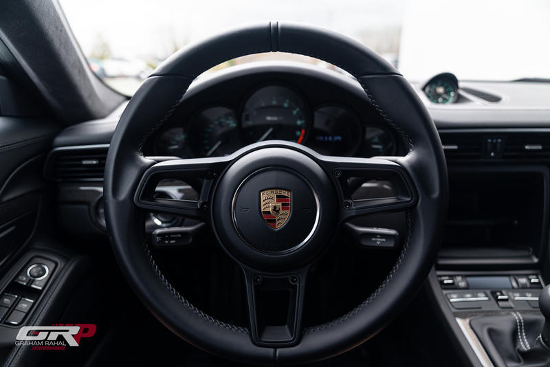 2016 Porsche 911R, 18/19
