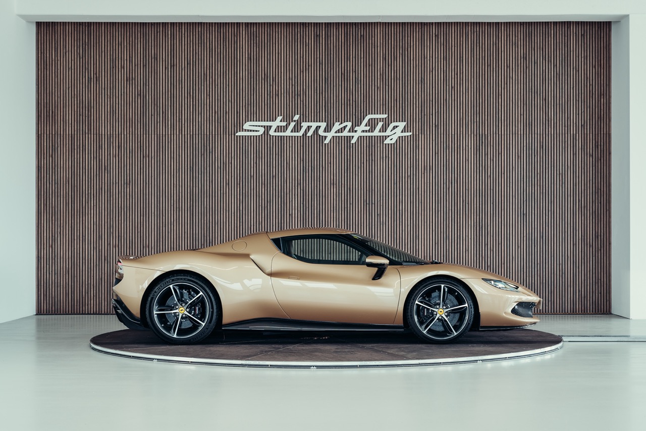 2023 Ferrari 296 GTB, 17/19