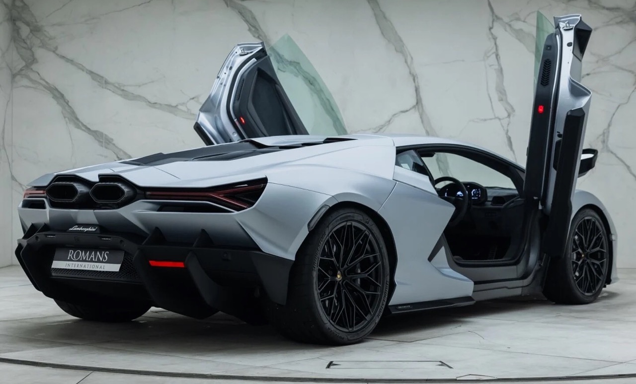 2024 LAMBORGHINI REVUELTO