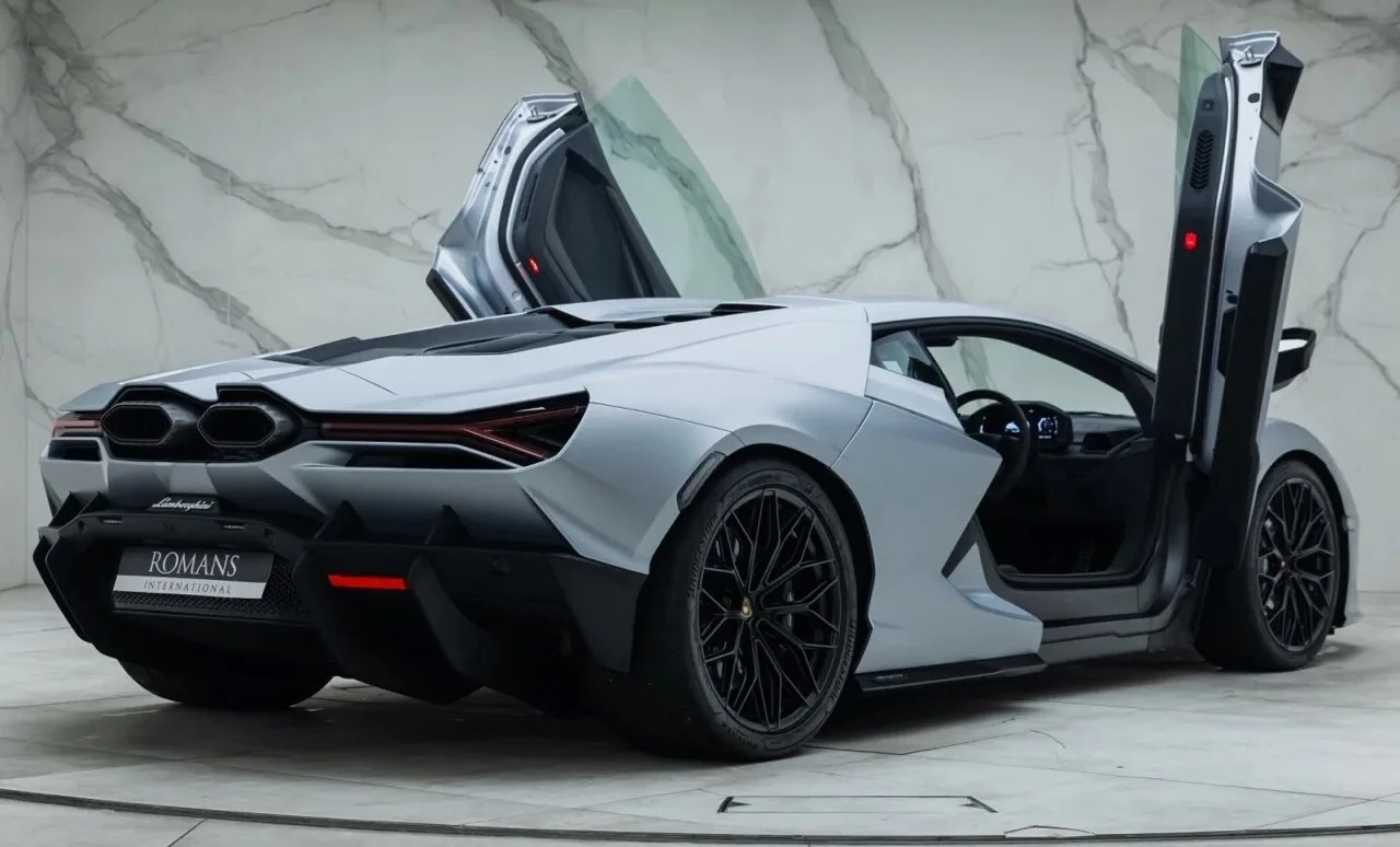 2024 LAMBORGHINI REVUELTO