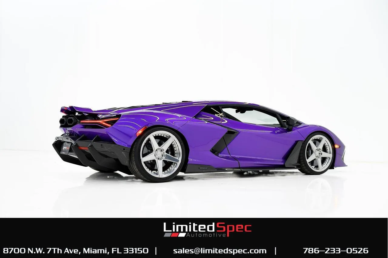 2024 Lamborghini Revuelto