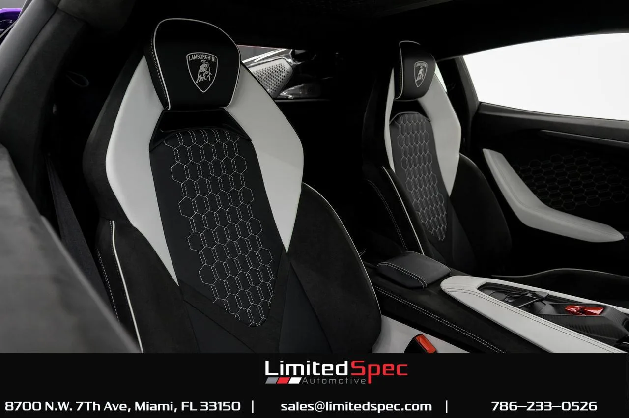 2024 Lamborghini Revuelto interior, seats
