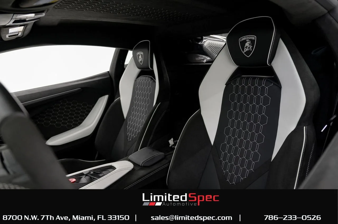 2024 Lamborghini Revuelto interior, seats