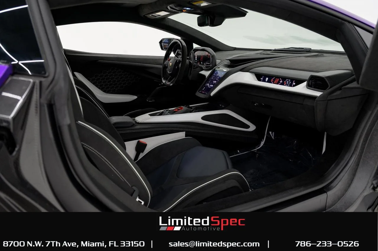 2024 Lamborghini Revuelto interior
