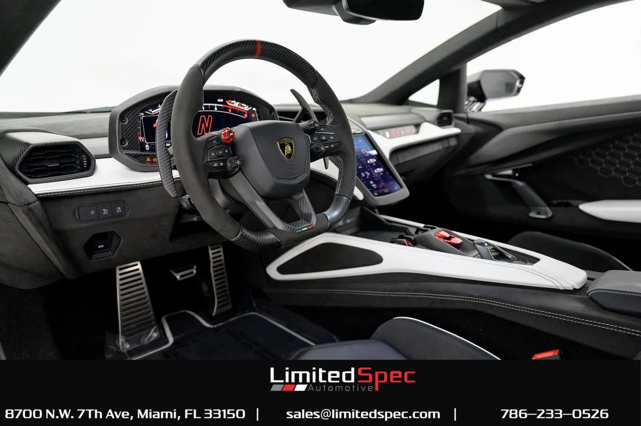 2024 Lamborghini Revuelto interior, dashboard