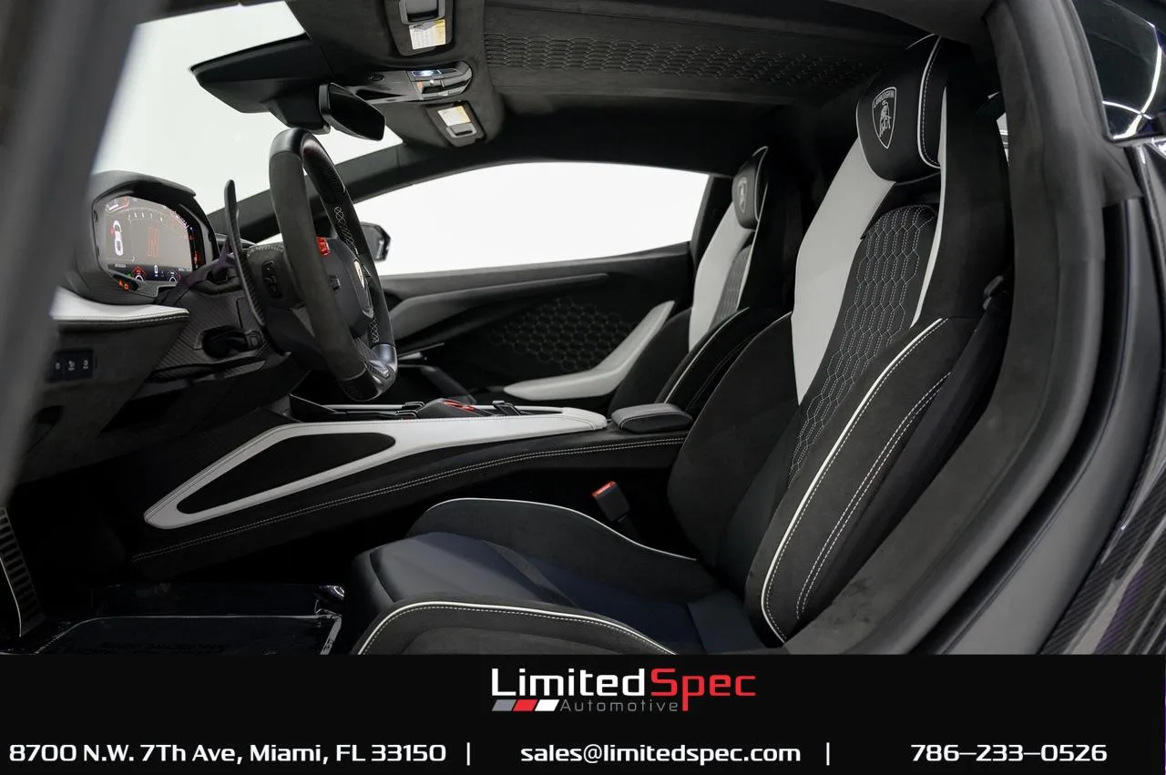 2024 Lamborghini Revuelto interior