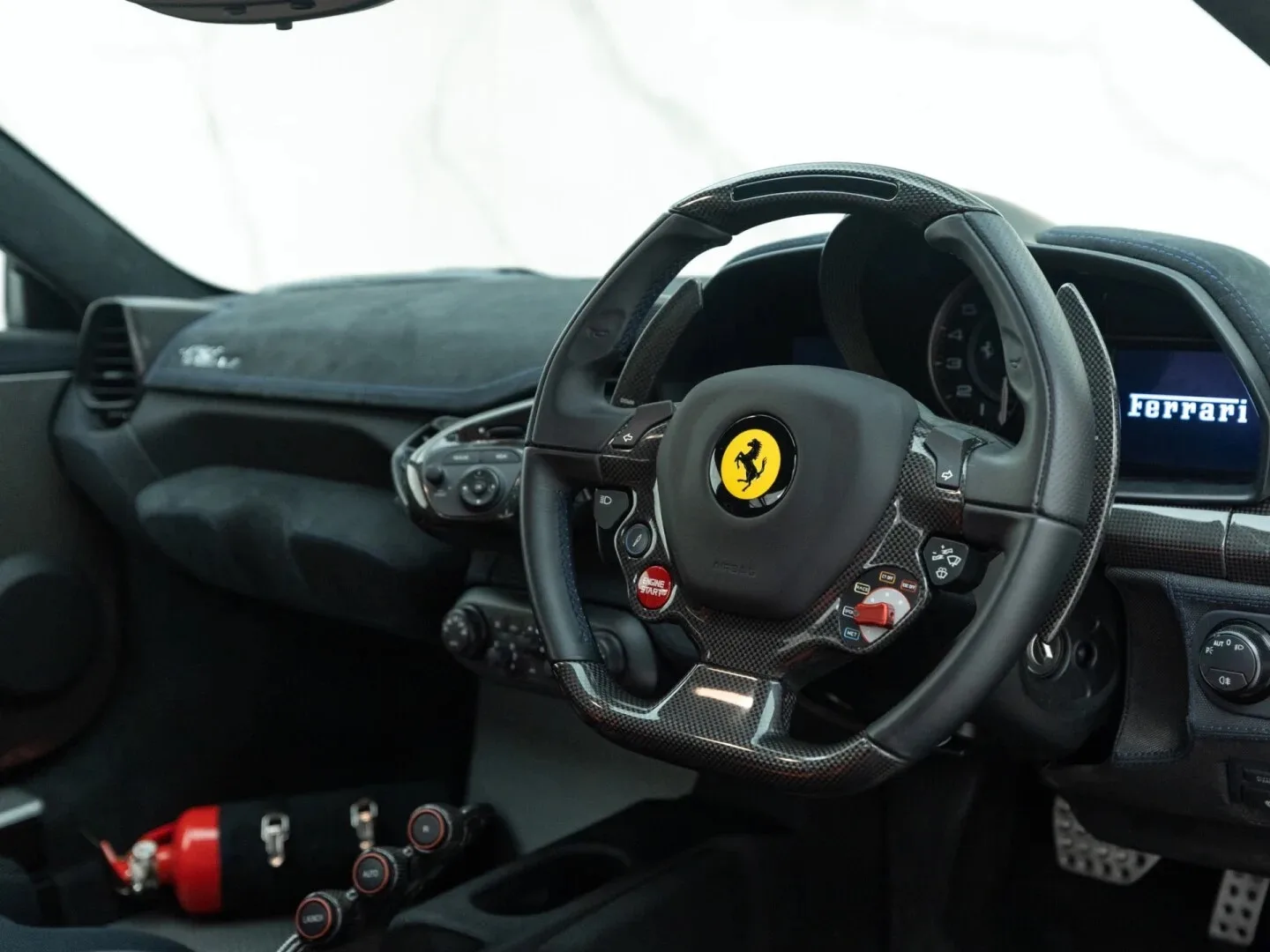 2015 Ferrari 458 Speciale interior, Nero Alcantara