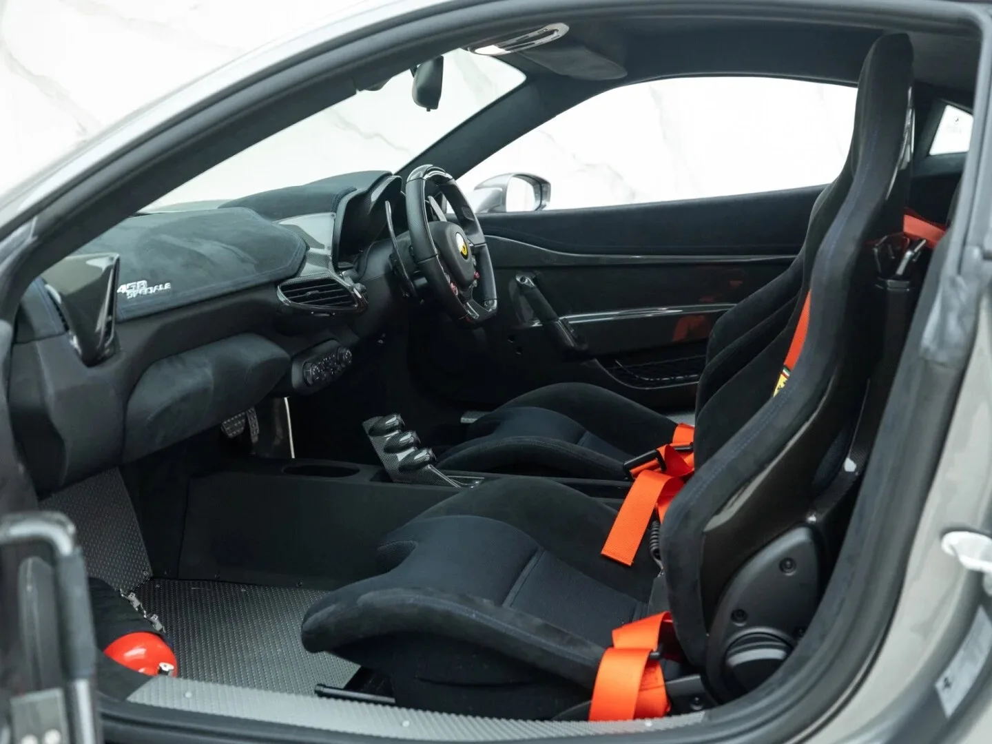 2015 Ferrari 458 Speciale interior, Nero Alcantara