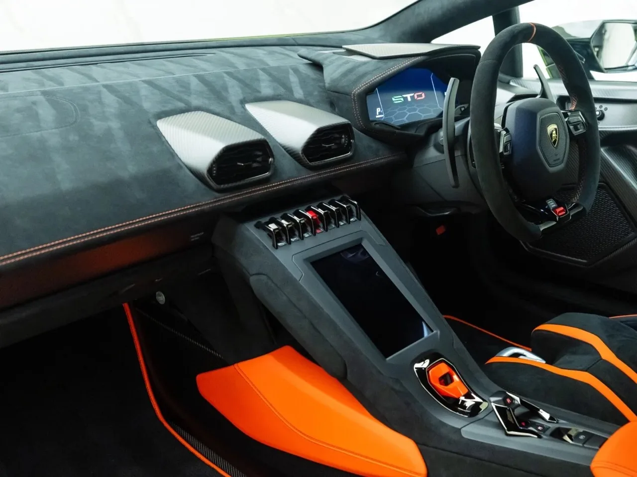 2023 Lamborghini Huracan STO interior, dashboard, Sportivo Bicolour Alcantara