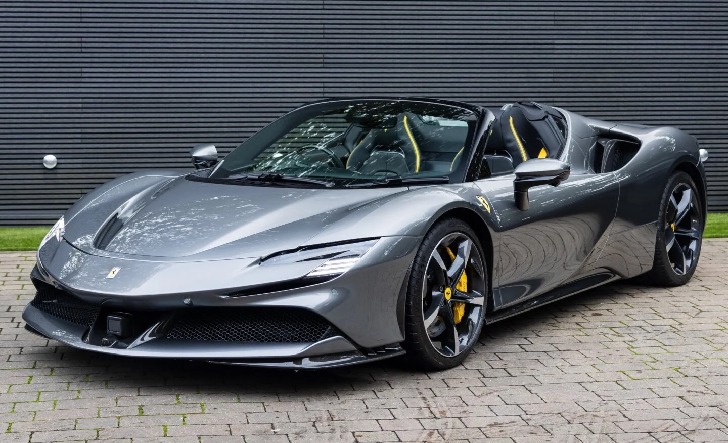 2023 Ferrari SF90 Spider