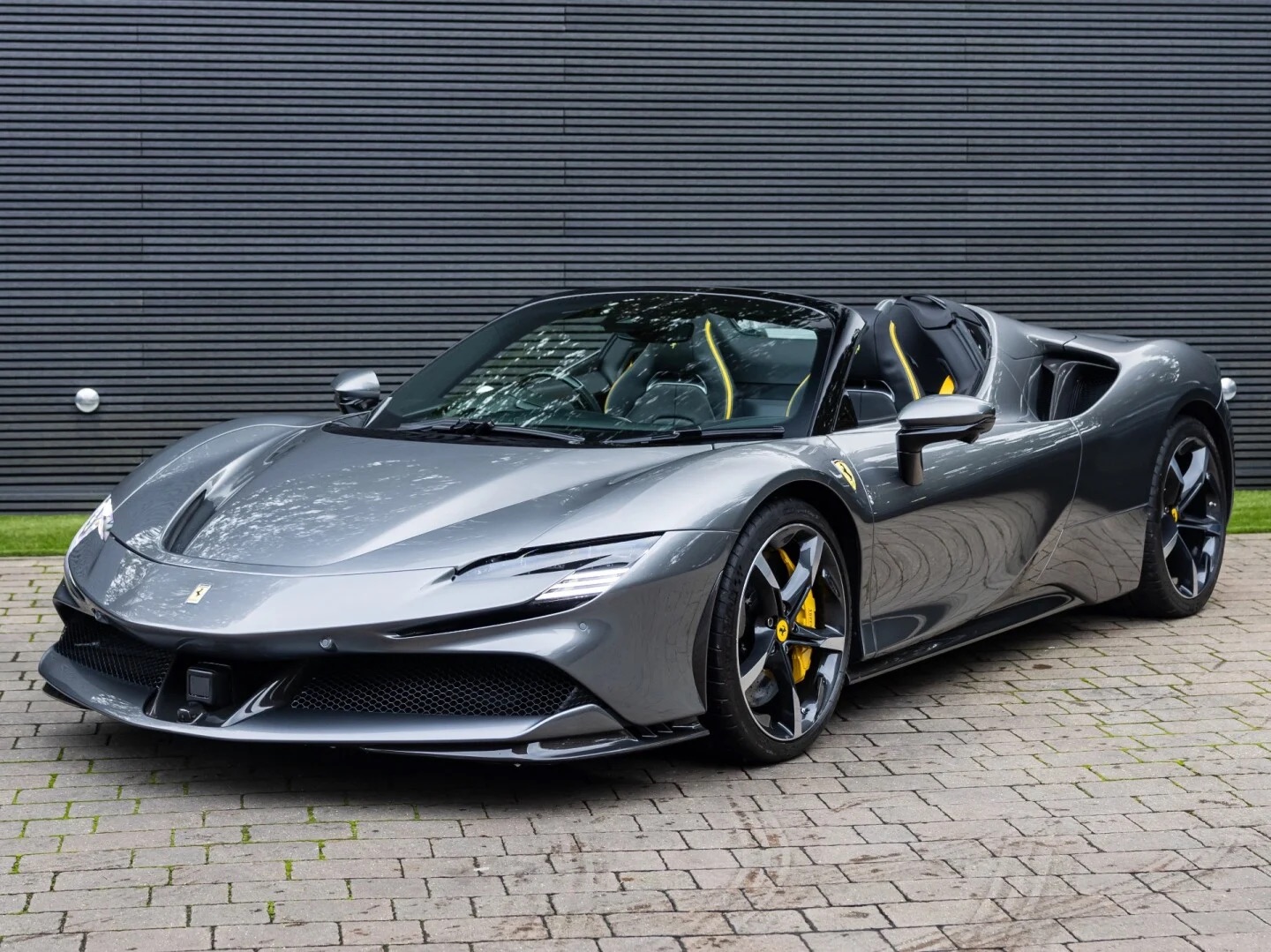 2023 Ferrari SF90 Spider, 18/19