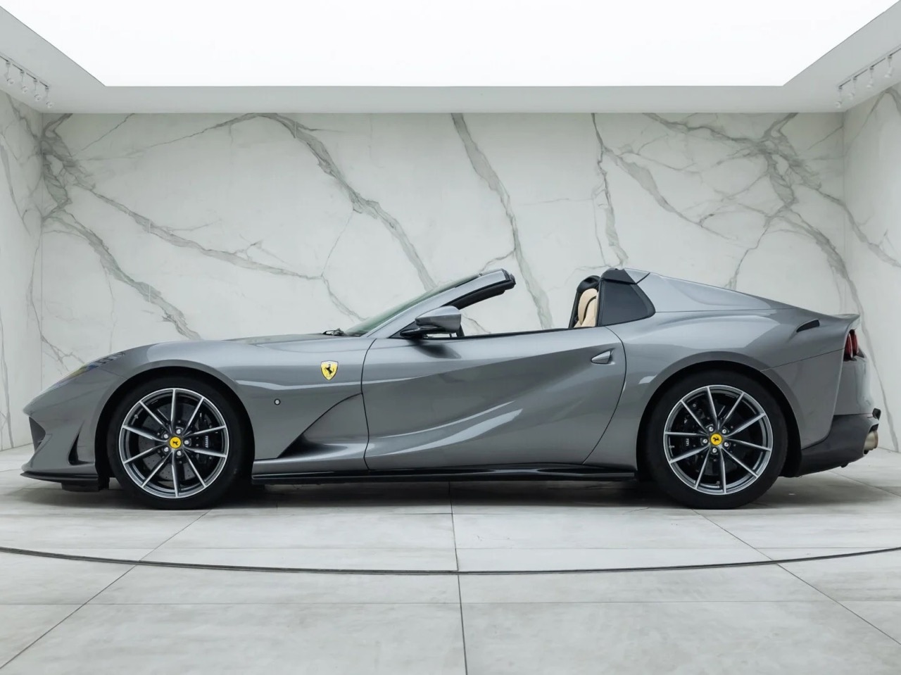 2020 Ferrari 812 GTS, 13/16