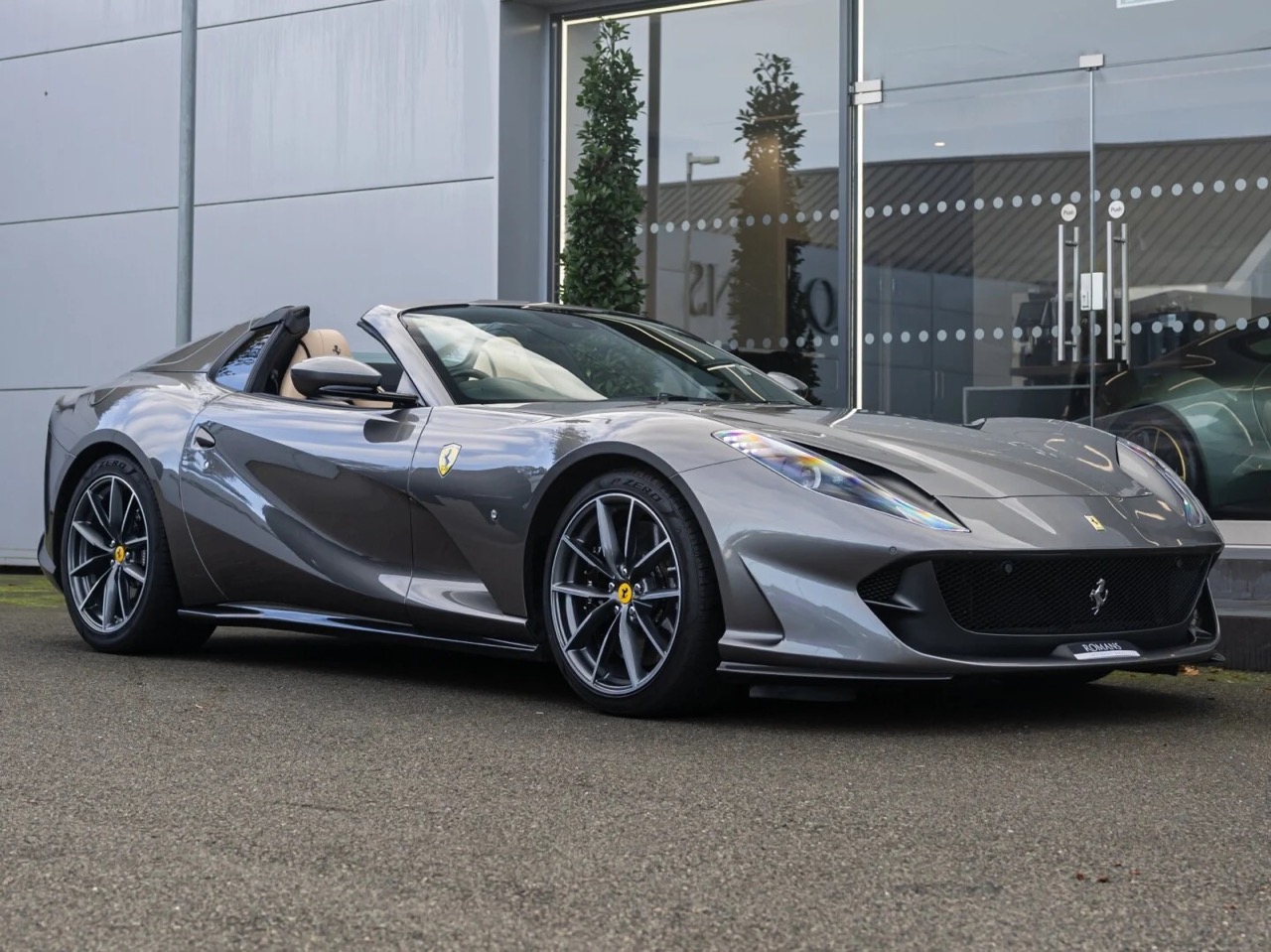 2020 Ferrari 812 GTS, 15/16