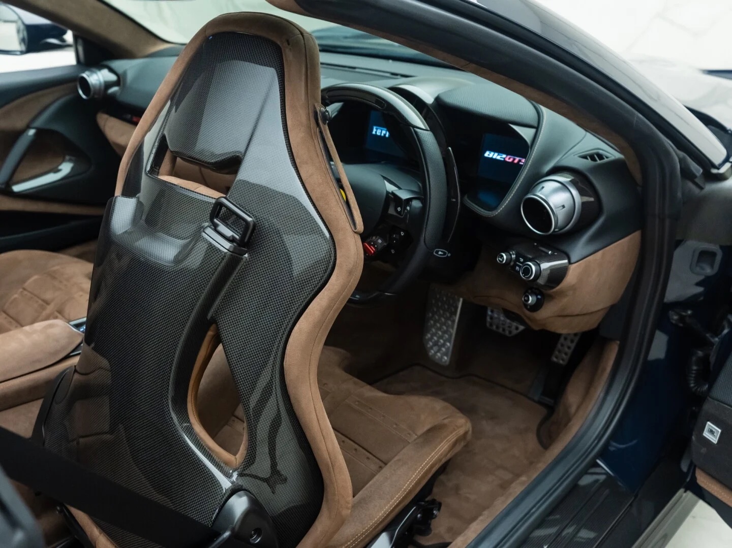 2021 Ferrari 812 GTS, 8/15