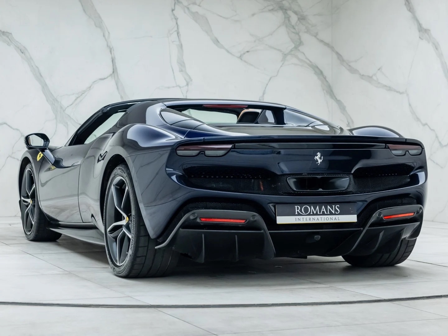 2023 Ferrari 296 GTS, 12/18