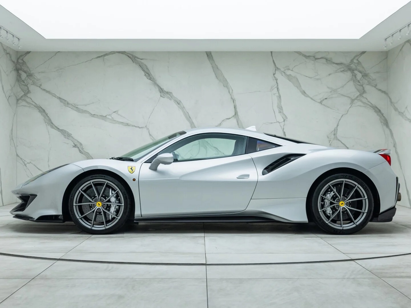 2019 Ferrari 488 Pista, 16/18