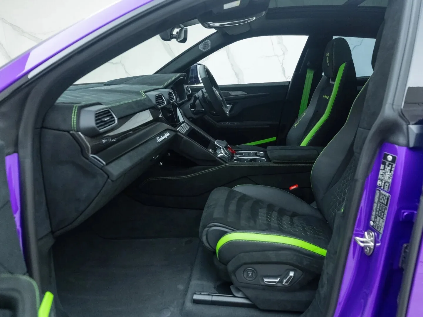 2024 Lamborghini Urus Performante interior, seats, Sportivo Bicolour Alcantara