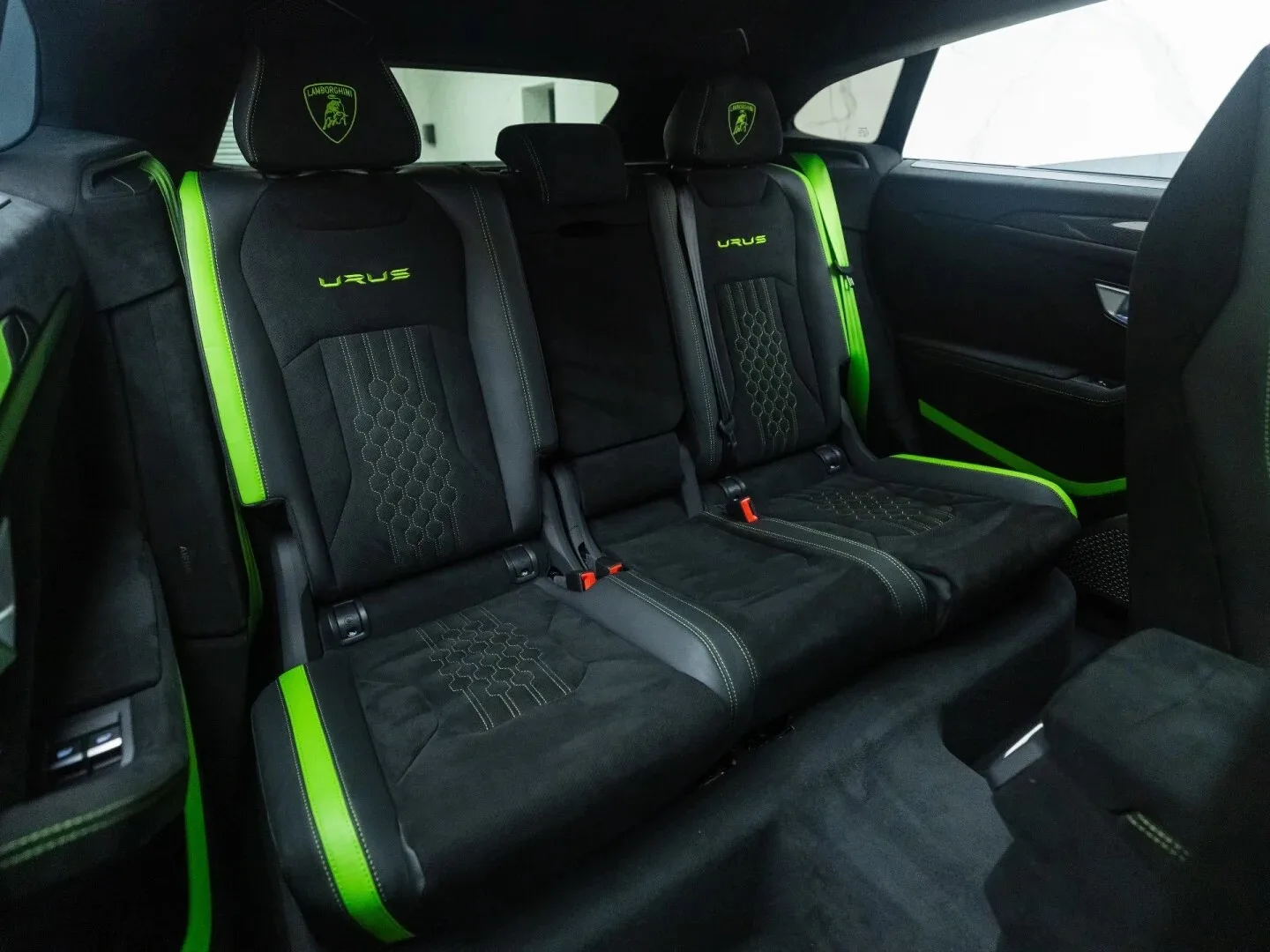 2024 Lamborghini Urus Performante interior, seats, Sportivo Bicolour Alcantara