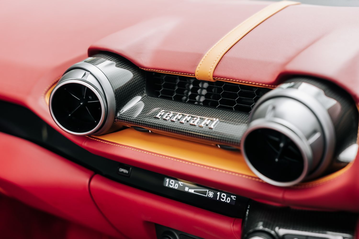 2023 Ferrari 812 GTS, 17/20