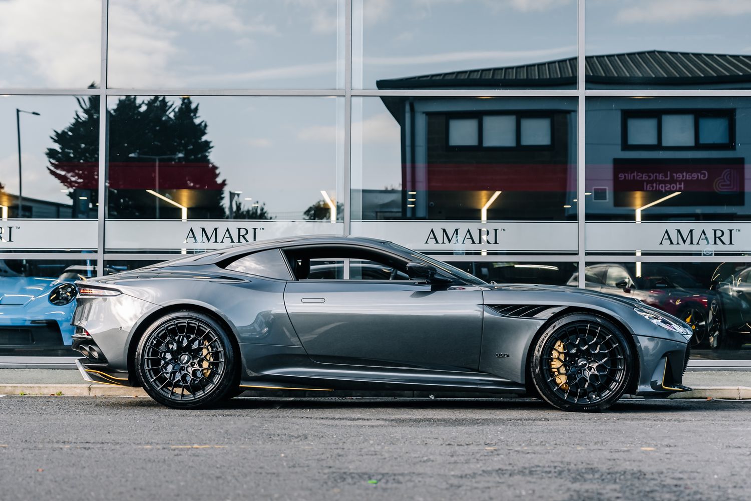 2023 Aston Martin DBS Superleggera 770 Ultimate, 2/20
