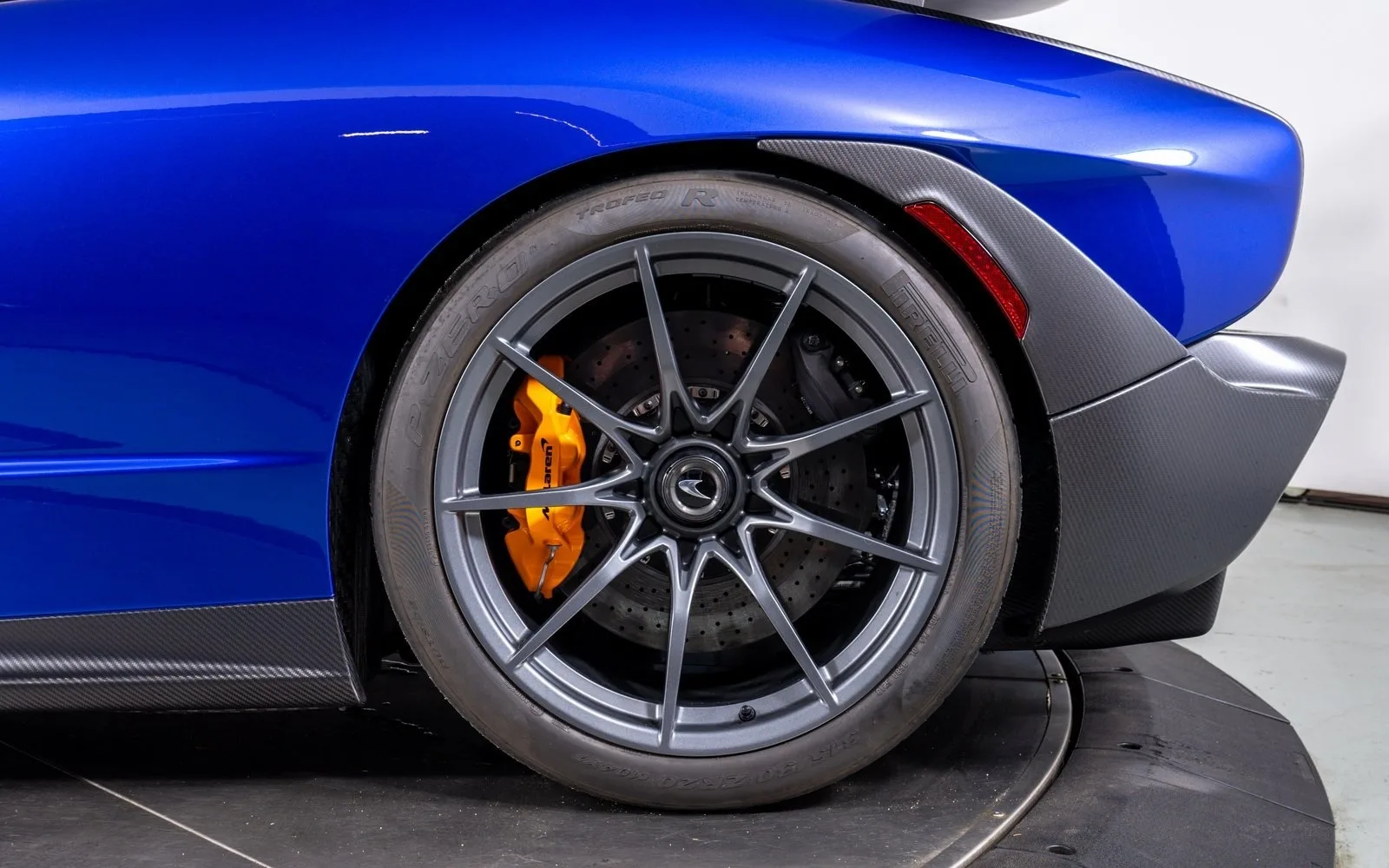 2019 McLaren Senna wheel