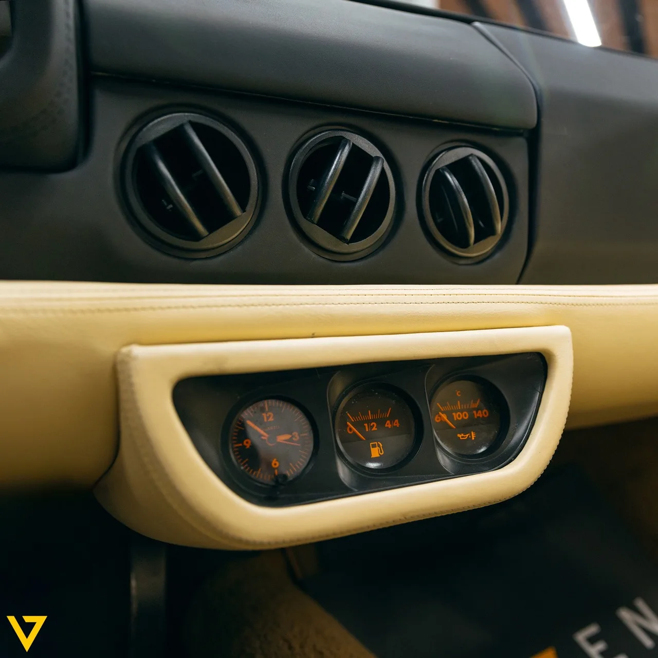 1993 Ferrari 512 TR interior