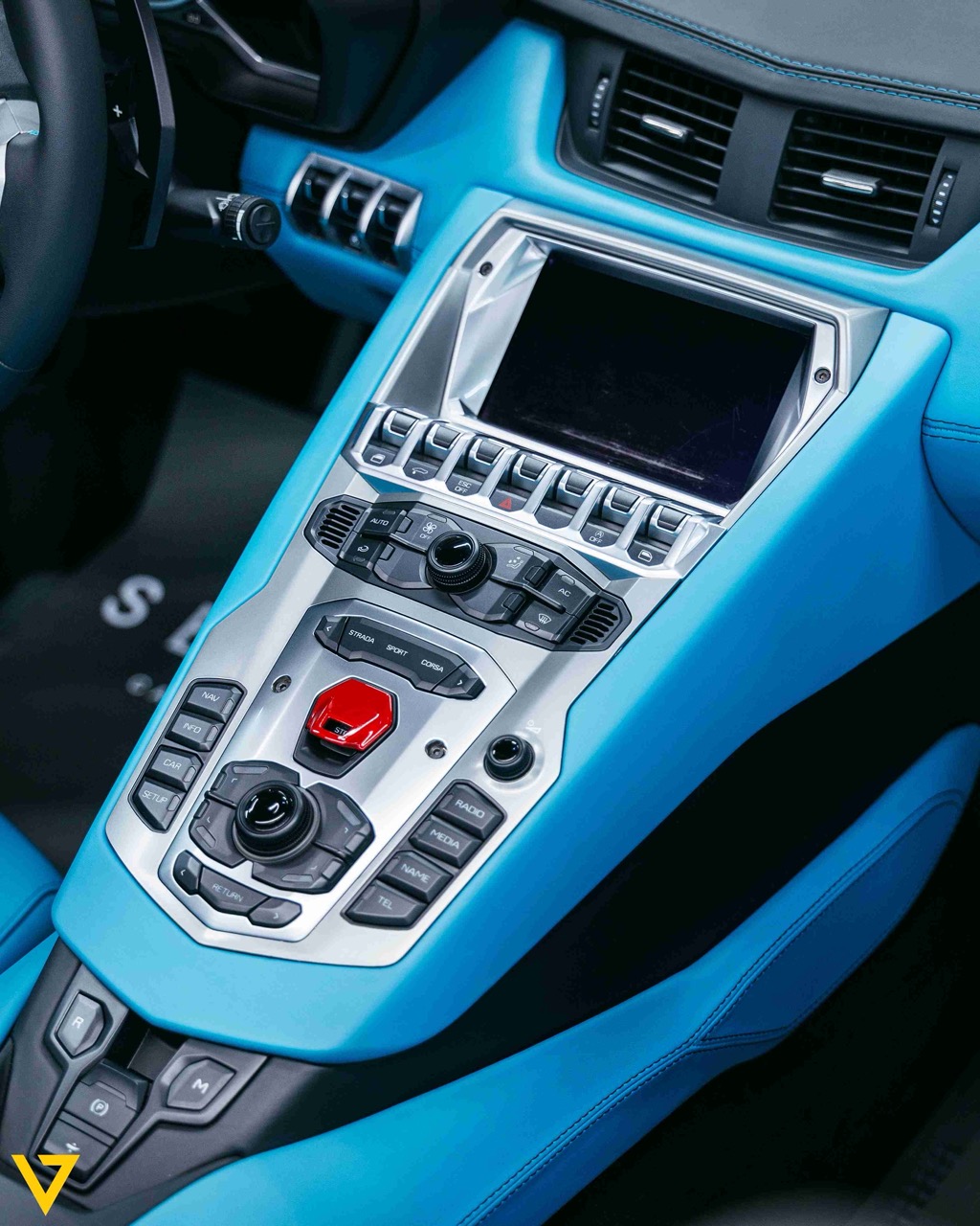 2016 Lamborghini Aventador LP 700-4 Roadster, 3/11