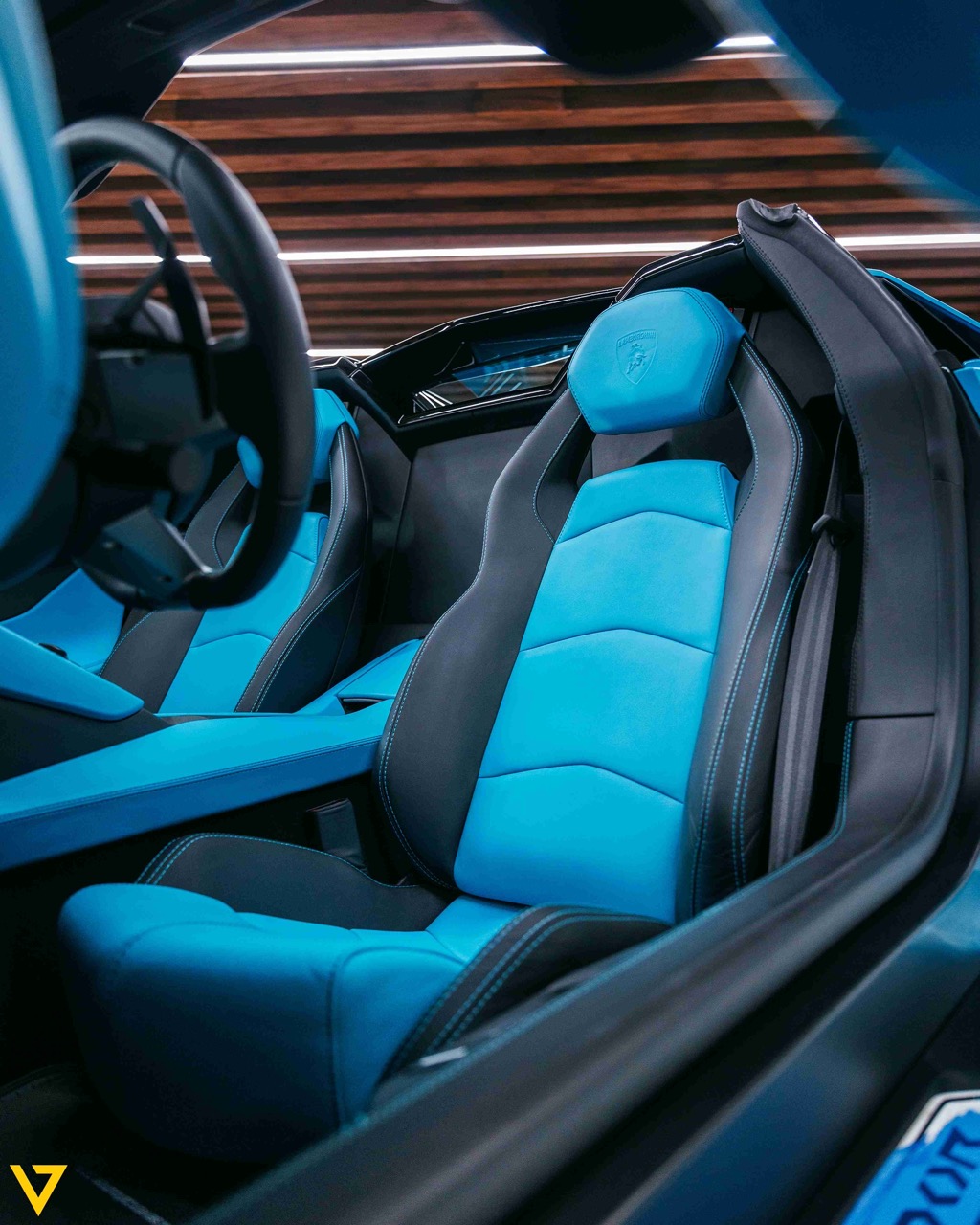 2016 Lamborghini Aventador LP 700-4 Roadster, 4/11