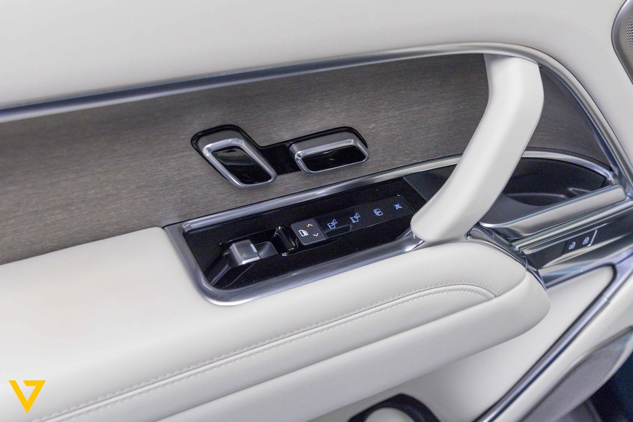 2024 Range Rover Vogue SV, 8/13