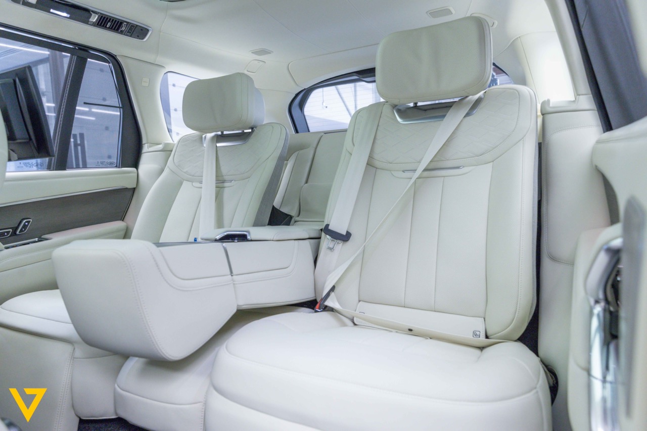 2024 Range Rover Vogue SV, 12/13