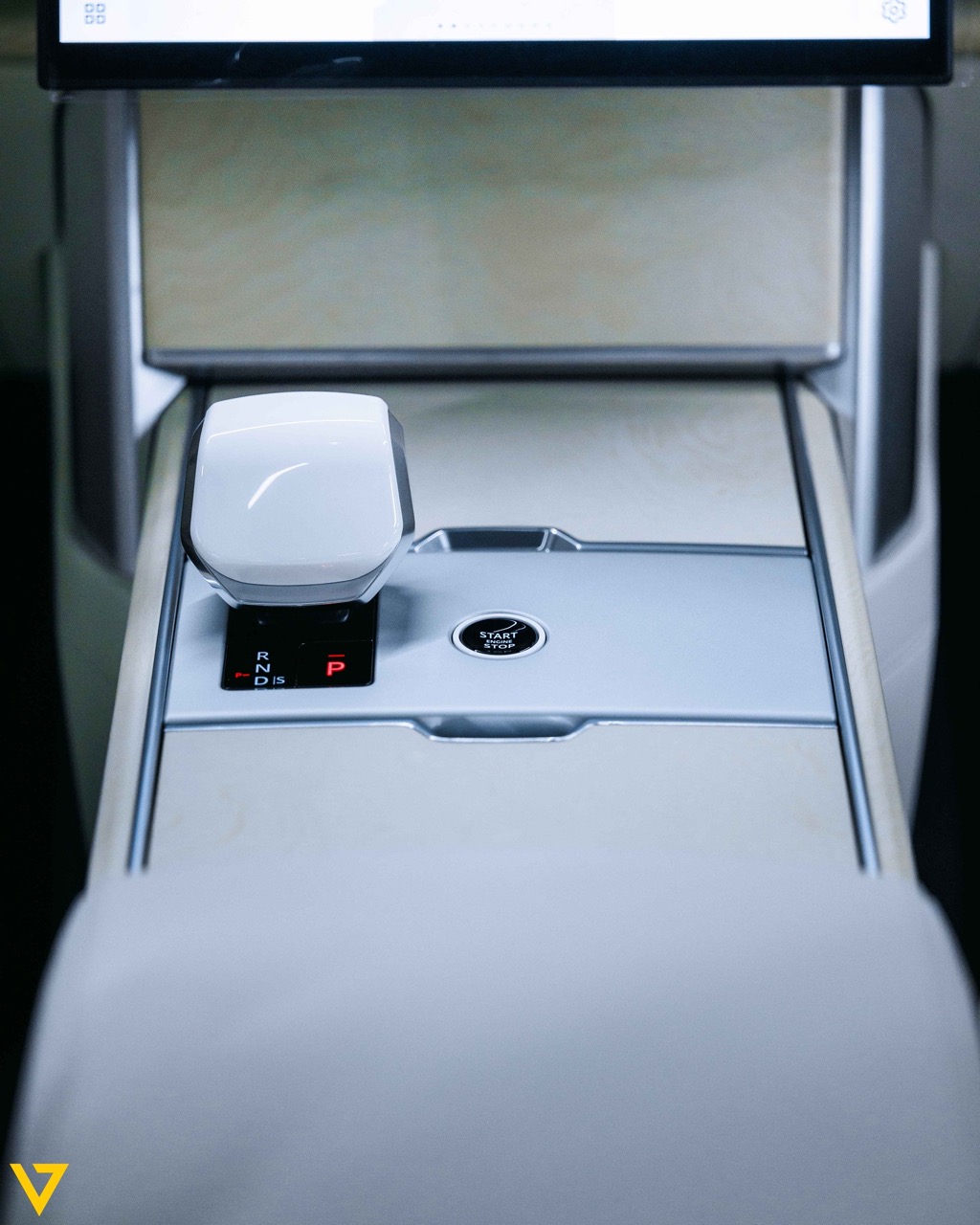 2024 Range Rover Vogue SV, 2/11
