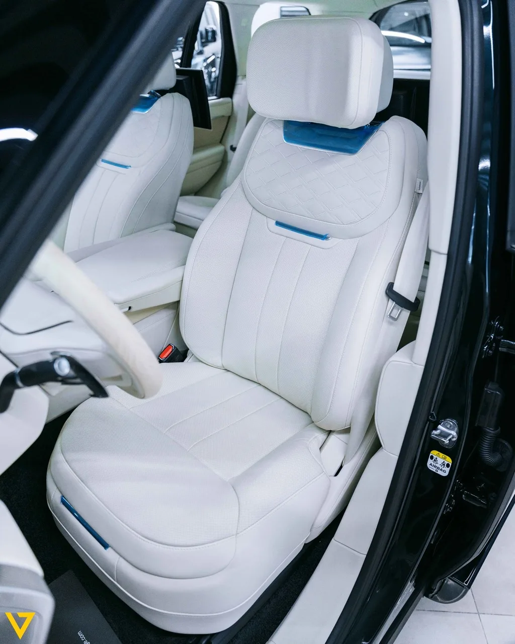 2024 Range Rover Vogue SV interior, seats